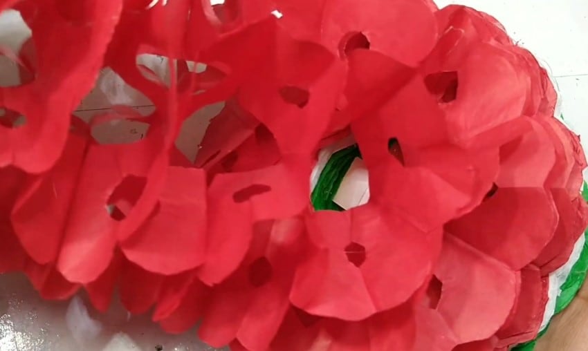 Guirnalda tricolor de papel para las fiestas patrias