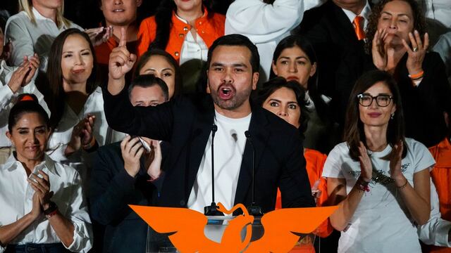 Jorge Álvarez Máynez rinde protesta como candidato presidencial de Movimiento Ciudadano