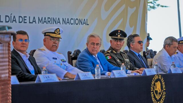 Rubén Rocha conmemora el Día de la Marina