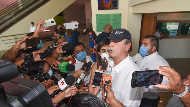 Vicente Fox se burla de la poca participación en consulta popular