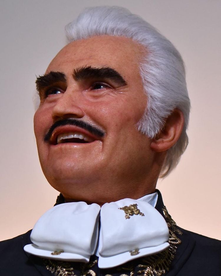 Escultura hiperrealista de Vicente Fernández.