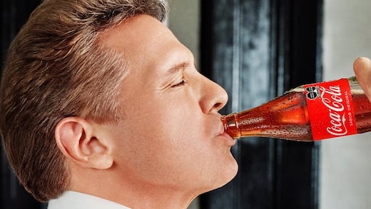 Luis Miguel celebra el centenario de Coca-Cola en México con nueva campaña