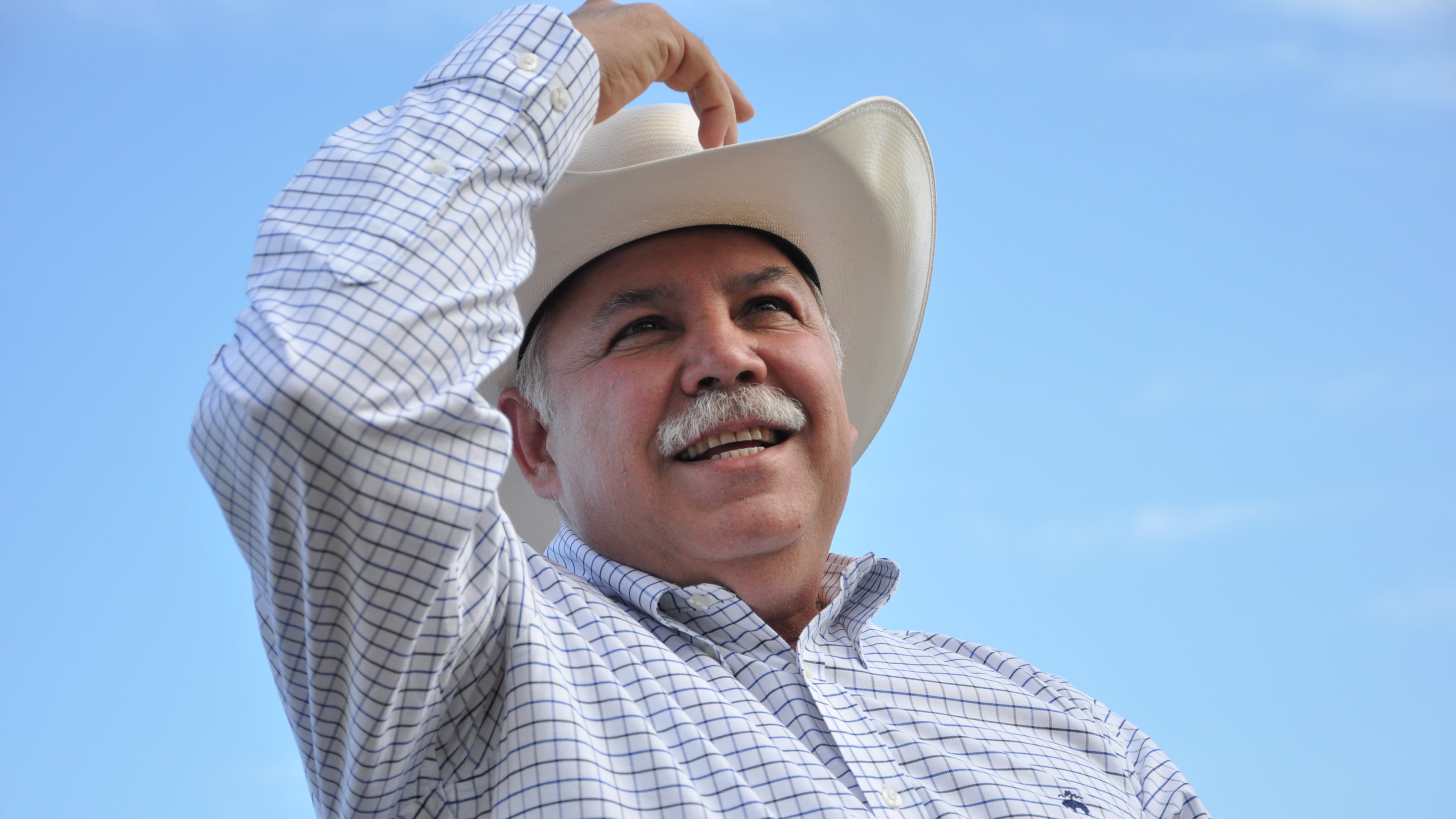 ¿Quién es César Verástegui “el Truko”, nuevo candidato del PAN a diputado federal tras retiro de aspiración de Francisco García Cabeza de Vaca?