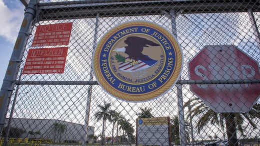 Alligator Alcatraz podría cerrar: Florida negocia con Trump