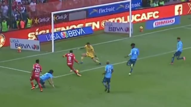 Se fue de Chivas y Alexis Vega ya marca goles maradonianos; hizo la mejor anotación del torneo