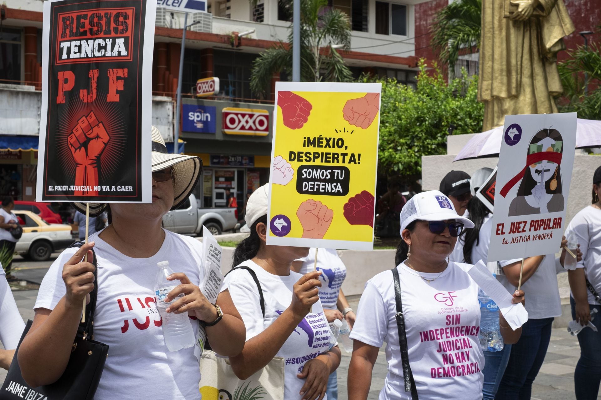 Paro de trabajadores se mantiene