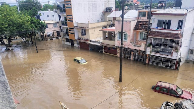 Claudia Sheinbaum ofrece apoyo a rector de la Universidad de Veracruz por inundaciones