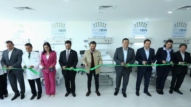 Diego Sinhue Rodríguez y Zoé Robledo inauguran UMF 60