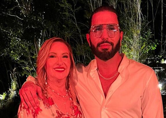 Poncho de Nigris y su mamá, Leticia Guajardo