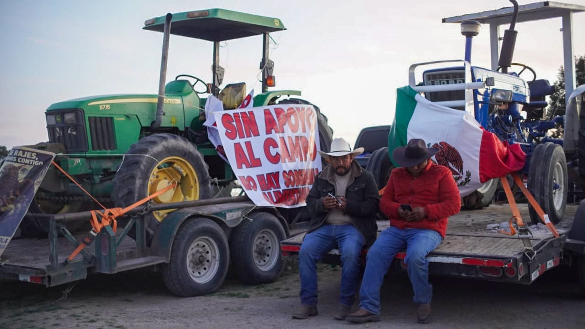 La caravana de 100 tractores que avanza hacia Diputados contra la Ley de Aguas