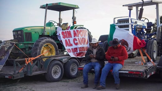 La caravana de 100 tractores que avanza hacia Diputados contra la Ley de Aguas
