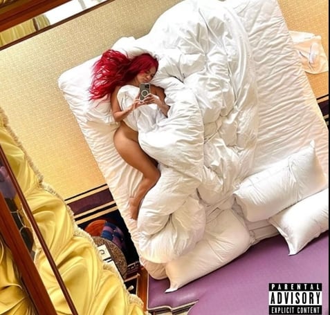 Feid usa foto de Karol G para la portada de su canción "14 de febrero"