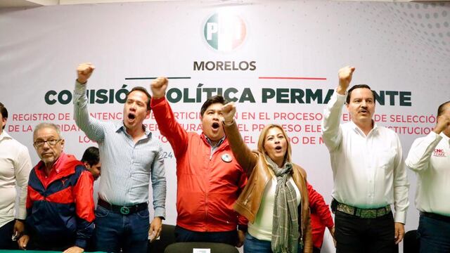 Lucy Meza entrega su carta de intención para participar como precandidata del PRI