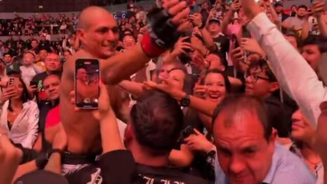 Cuauhtémoc Blanco es captado en pelea de la UFC