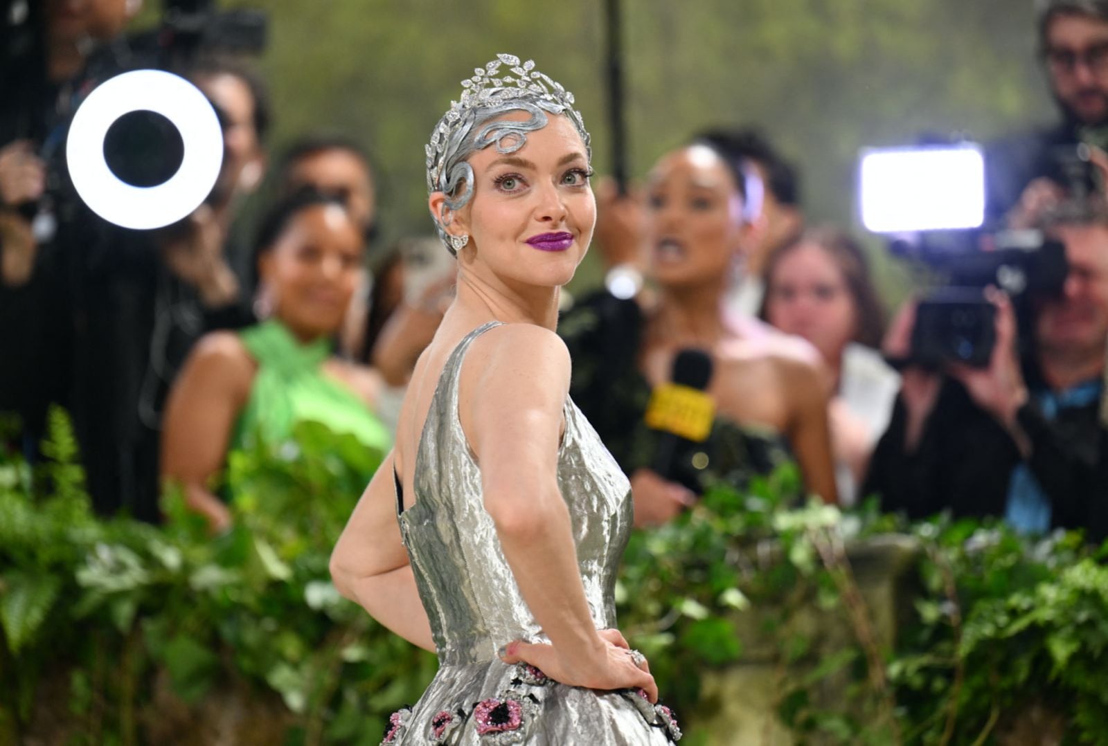 Amanda Seyfired en Met Gala 2024