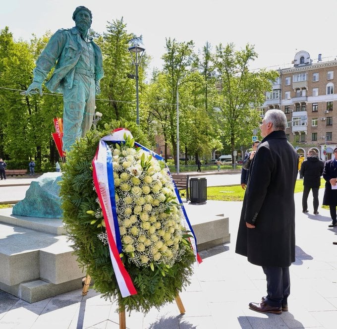 Estatuas de Fidel Castro en otros países