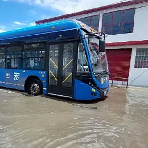 Inundaciones en Chalco: cuando la 4T inaugura obras con los pies en el agua