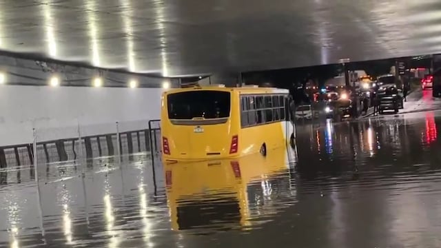 ¿Qué pasó en Picacho Ajusco? Inundación en Periférico Sur les arruinó la noche hoy 30 de de octubre