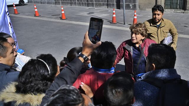 Delfina Gómez saluda al SMSEM