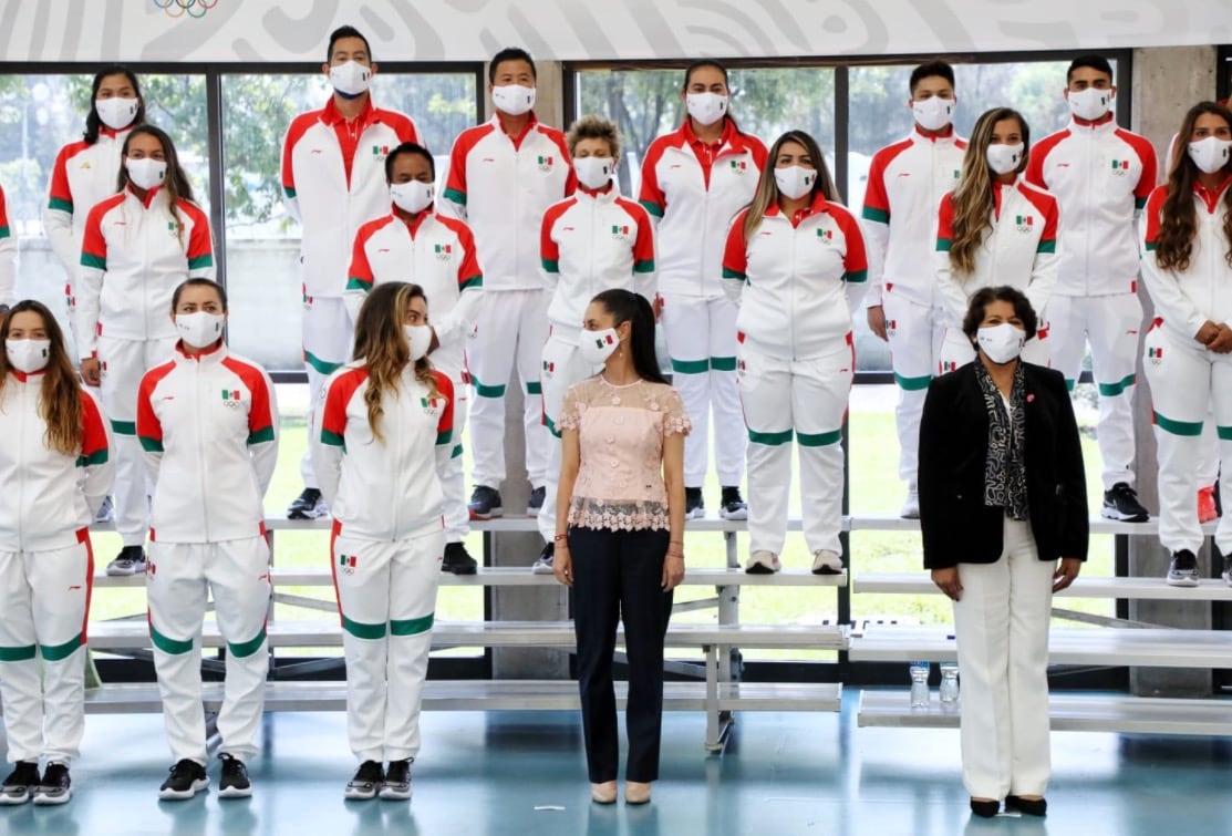 Claudia Sheinbaum con atletas mexicanos
