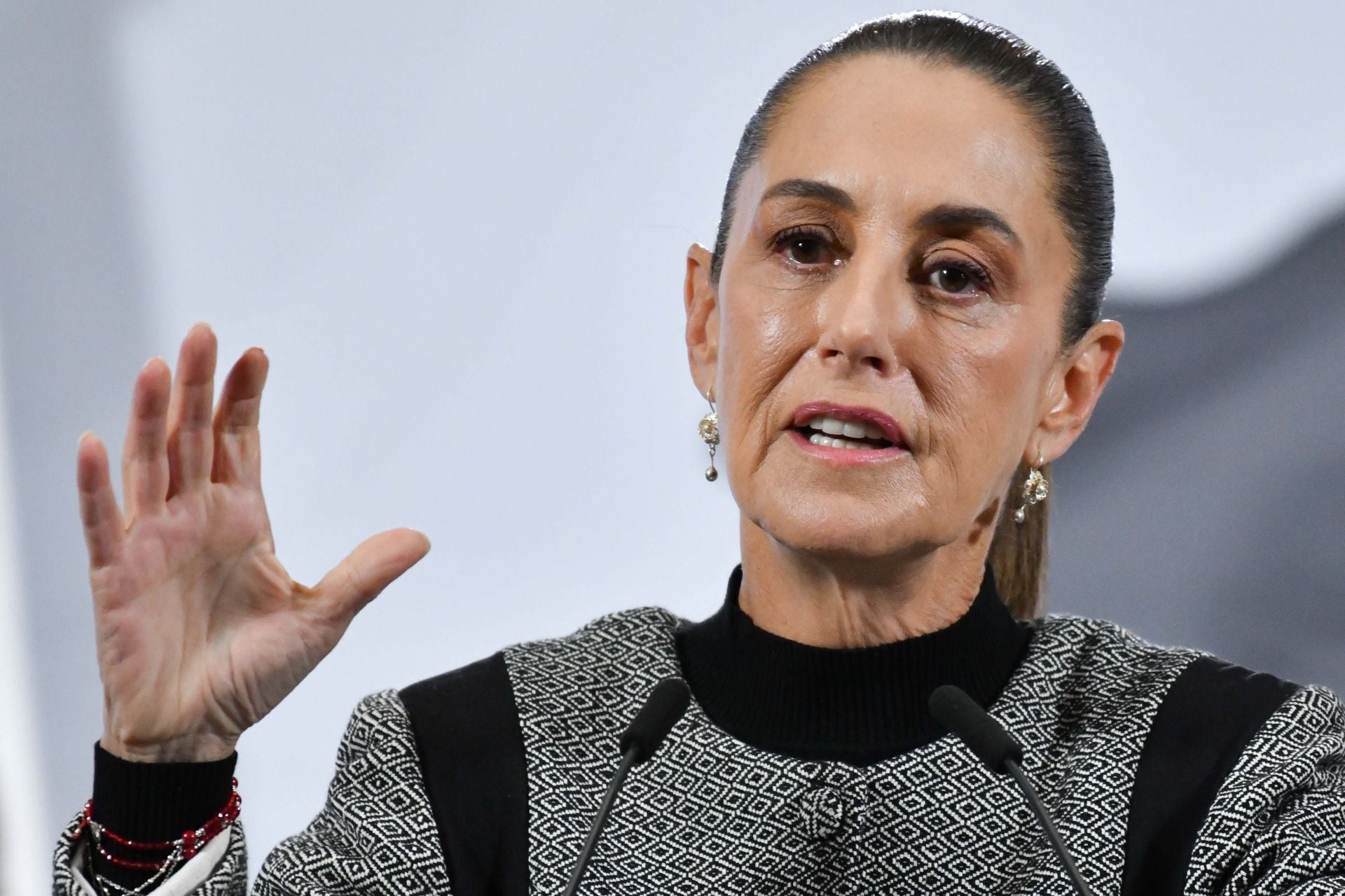 Sheinbaum dijo que además del salario mínimo, pronto se anunciará un acuerdo para la jornada laboral de 40 horas