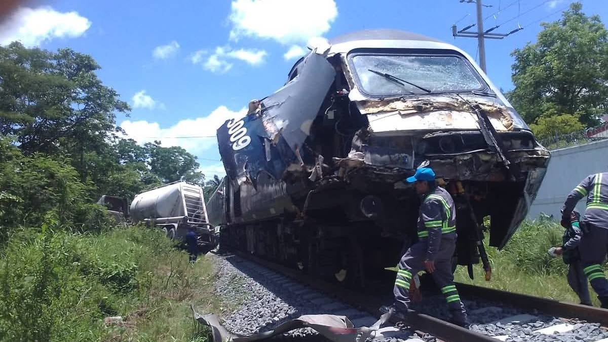 Tren Interoceánico se impacta contra tráiler en estación Pino Suárez de Macuspana, Tabasco