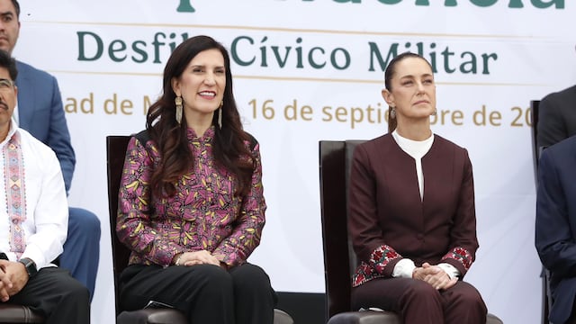 Kenia López Rabadán y Claudia Sheinbaum en Desfile Cívico-Militar 2025