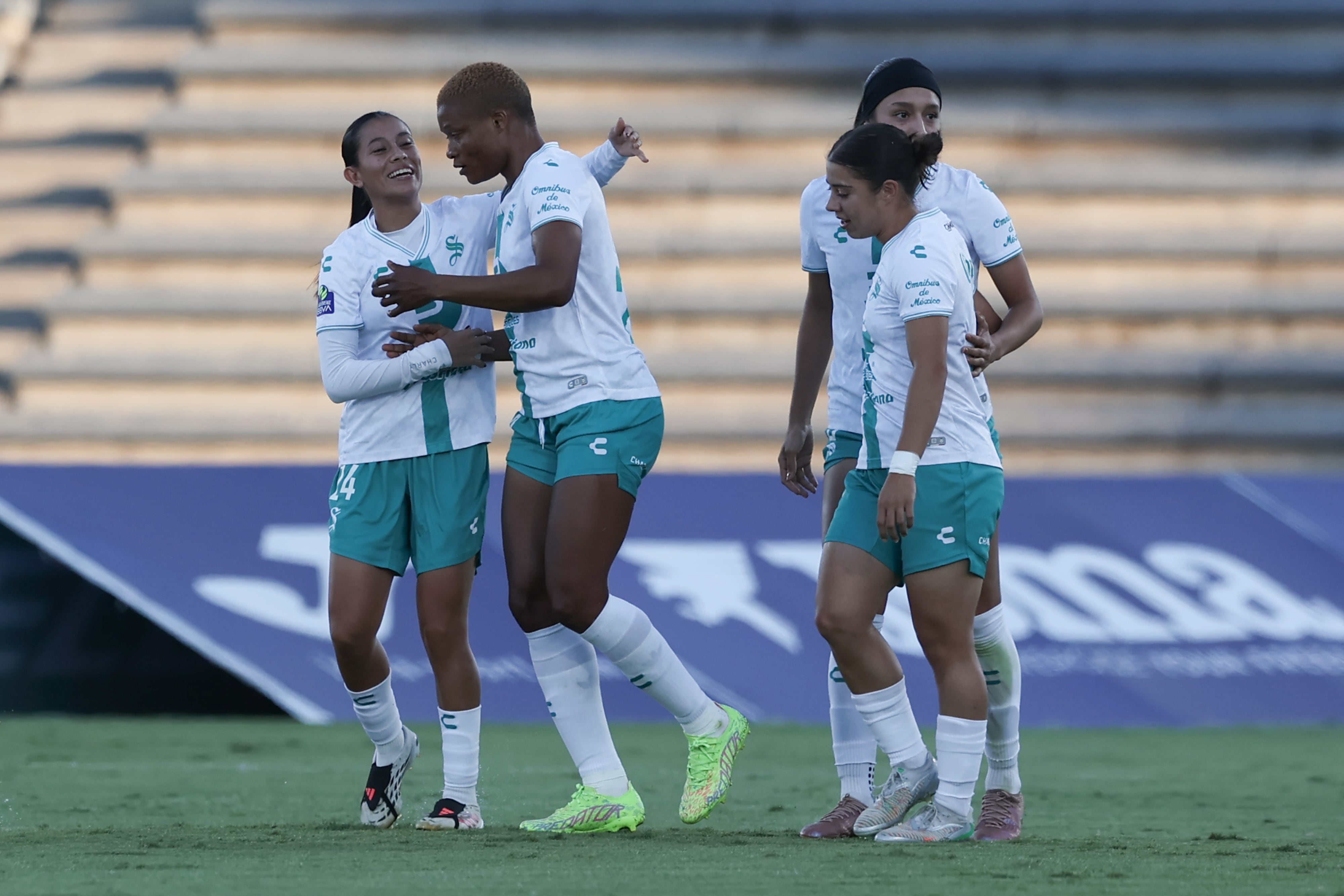 Santos derrota a Puebla en el inicio de la Jornada 10 de la Liga Femenil BBVA.