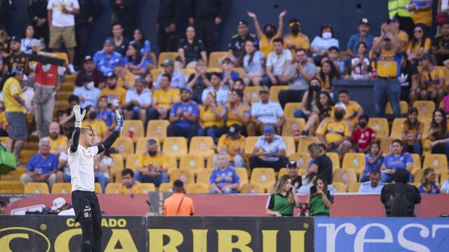 Nahuel Guzmán en partido de Tigres