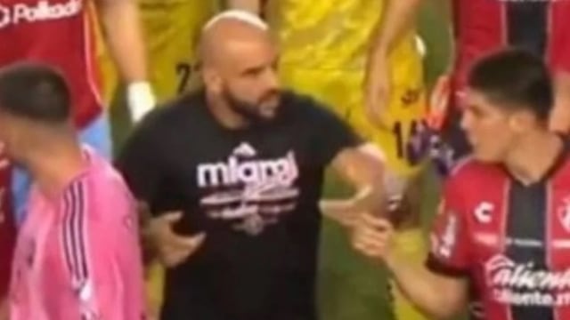 El guardaespaldas de Messi estuvo en la cancha y empujó a jugadores de Atlas