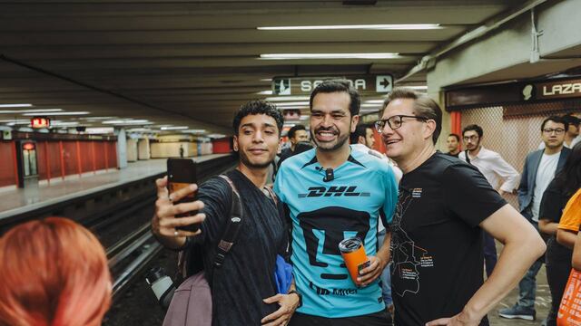 Jorge Álvarez Máynez recorre el Metro CDMX
