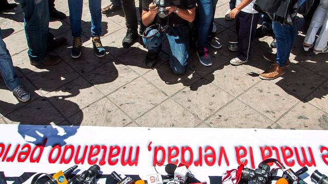 Protesta por asesinato de periodistas. Condena de Embajada de EU.