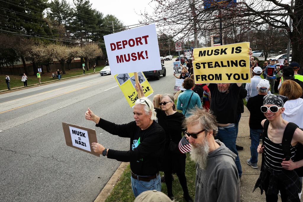 Protestas contra Elon Musk