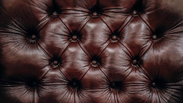 Lacey Fletcher murió en un sofá