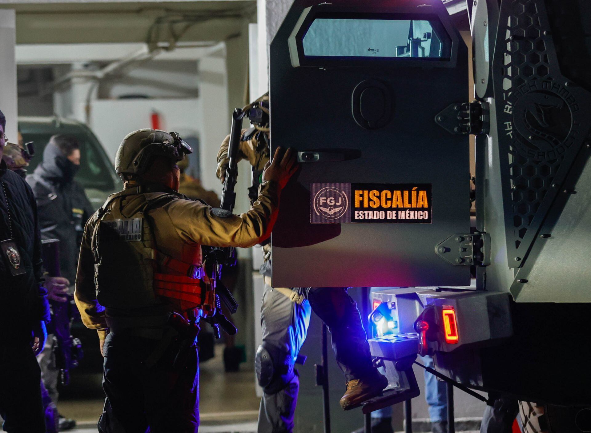 Fiscalía del Estado de México traslada a presuntos implicados por balacera en el Bar Bling Bling de Cuautitlán Izcalli