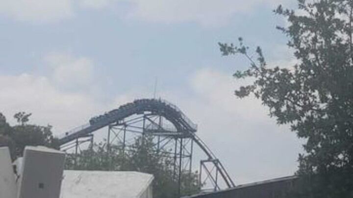 ¿Qué pasa en Six Flags? Juego mecánico falla en el Día del Niño y los deja varados por 30 minutos