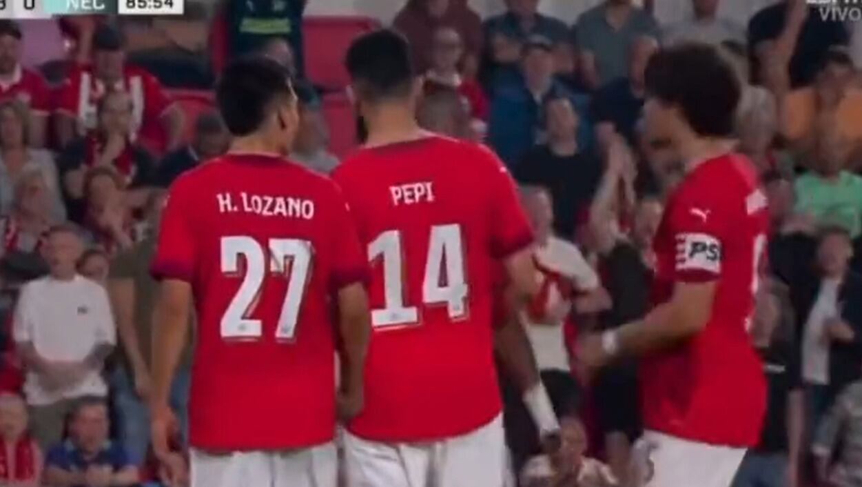 Ricardo Pepi le arrebató un penal al Chucky Lozano en su regreso con el PSV.