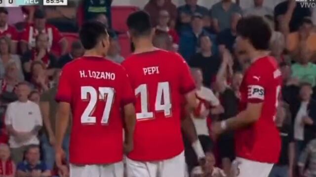 Ricardo Pepi le arrebató un penal al Chucky Lozano en su regreso con el PSV.