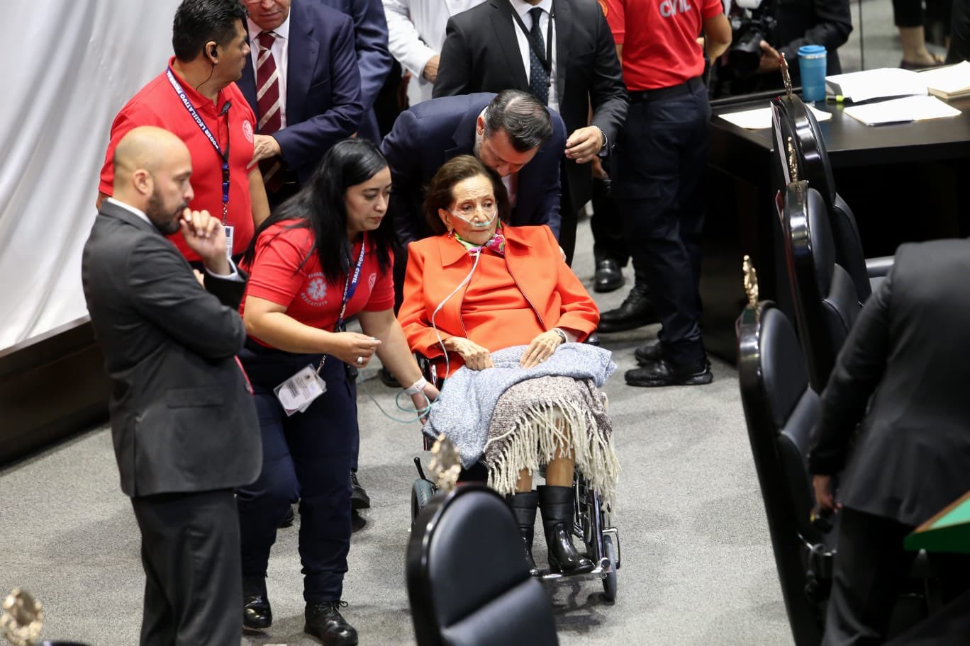 Ifigenia Martínez llega a entrega de banda presidencial de Claudia Sheinbaum