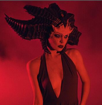 Belinda se disfraza de Lilith para Halloween