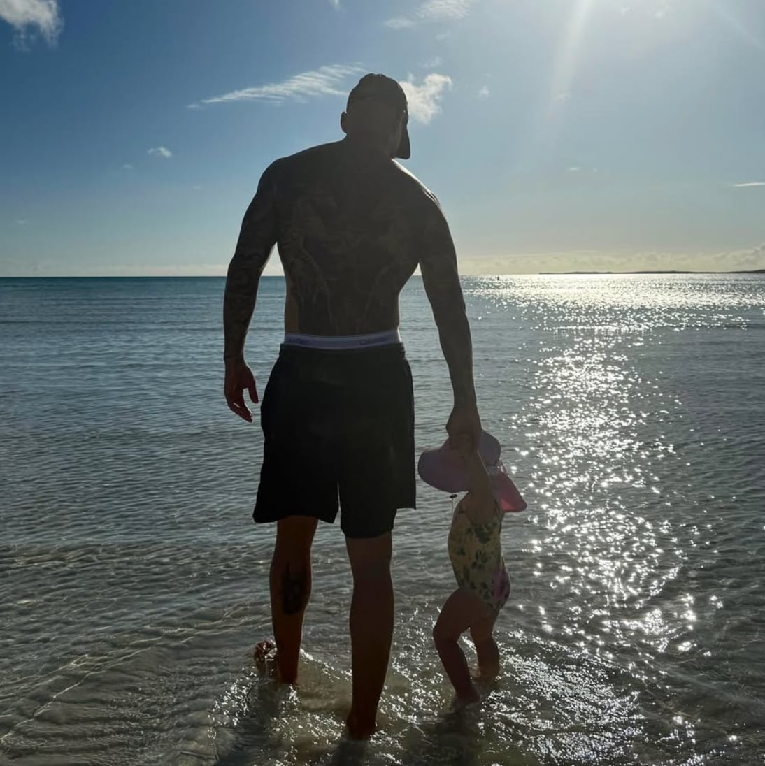 Maluma presume con orgullo a su pequeña hija