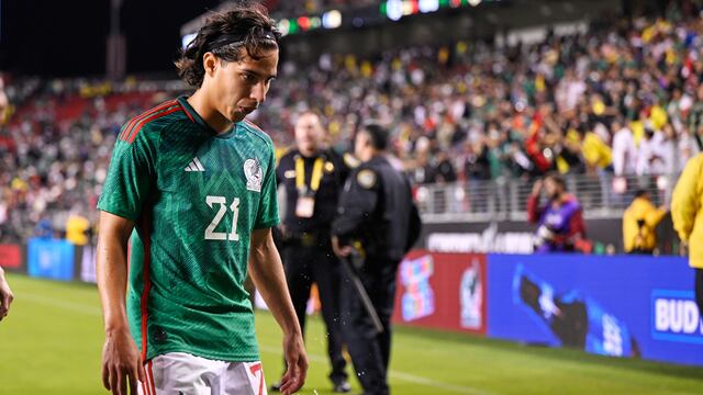 Diego Lainez en un partido con la Selección Mexicana