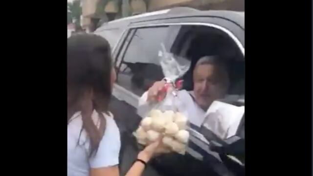 AMLO recibió con agrado los merengues