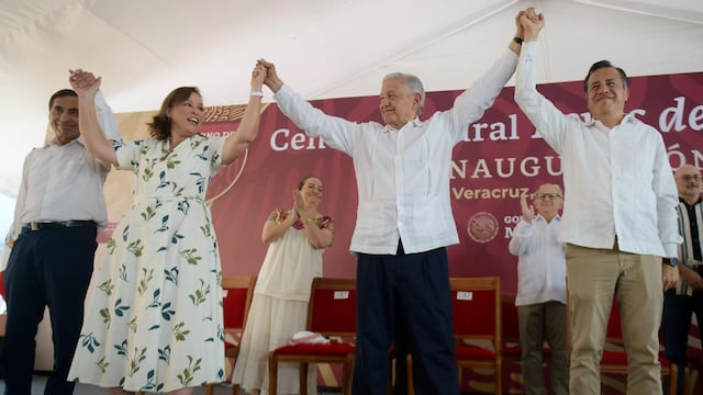 AMLO inaugura Centro Cultural “Leyes de Reforma” y así se despidió de Veracruz