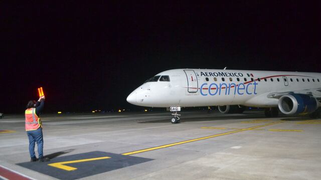 Cuitláhuac García encabezó la inauguración de vuelos del AIFA al Aeropuerto Internacional "Gral. Heriberto Jara Corona", en Veracruz.