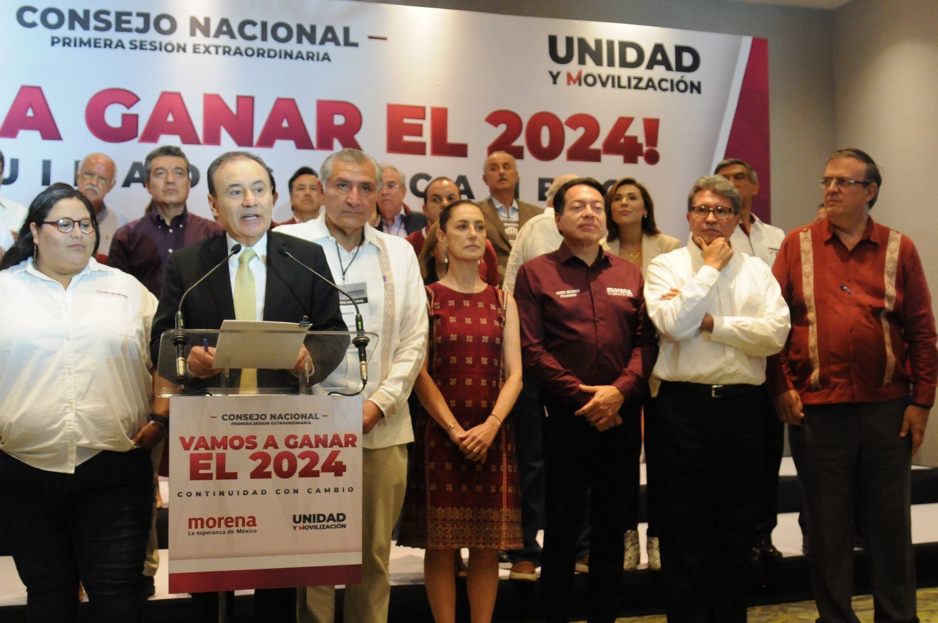 Alfonso Durazo, presidente del Comité Nacional de Morena anuncia lo estipulado en el Consejo para la elección del candidato a la presidencia.