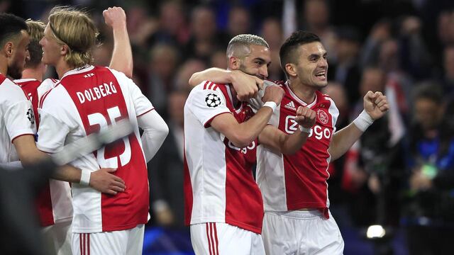 Los jugadores del Ajax celebran un gol ante el Tottenham