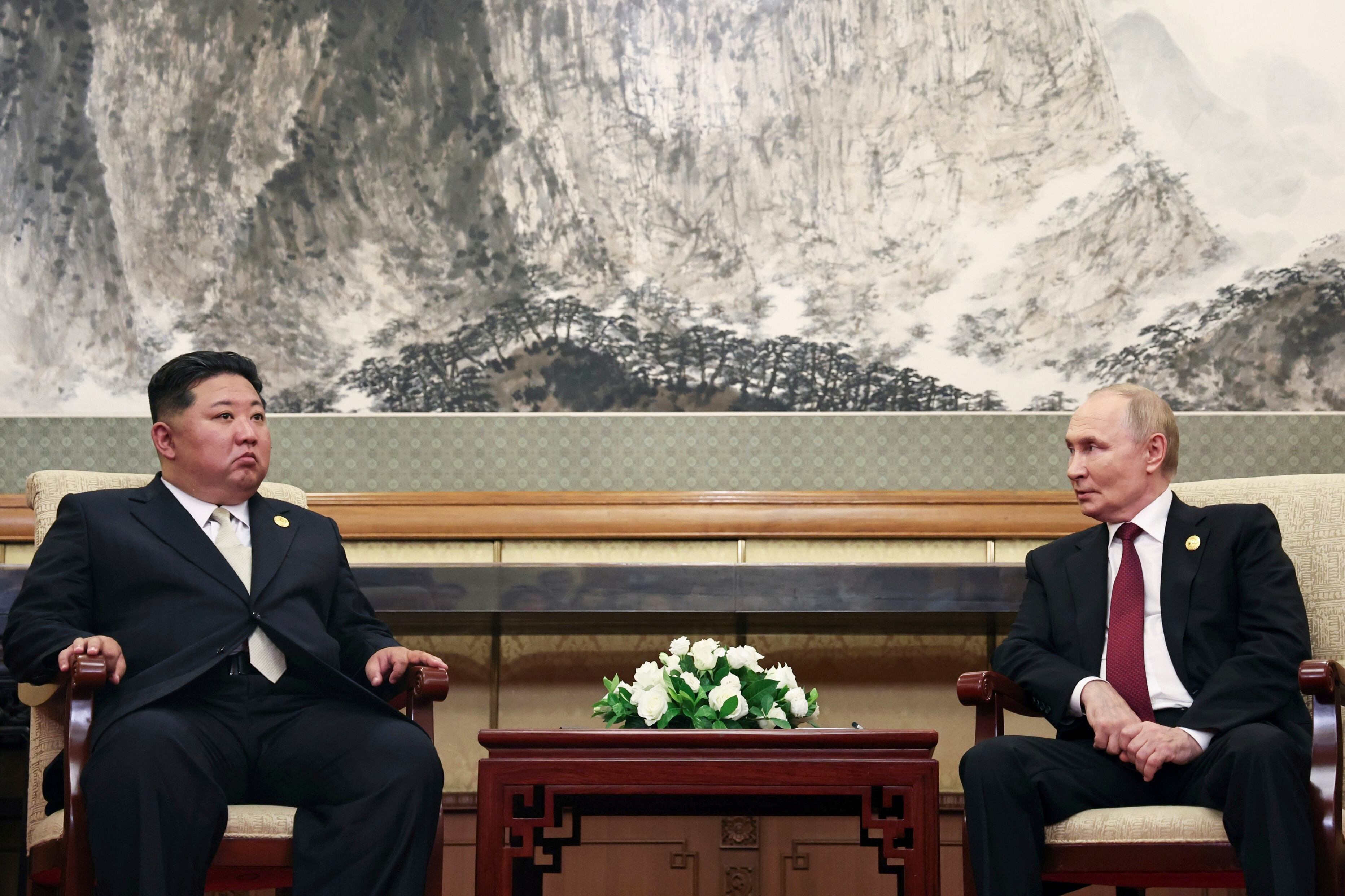 Kim Jong Un se reúne con Vladimir Putin y muestran las excentricidades del líder de Corea del Norte