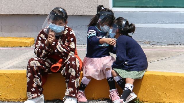 Niñas y niños en el hospital