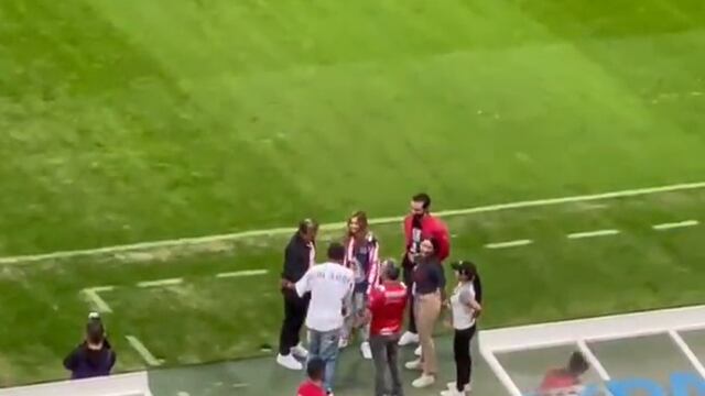 Alexis Vega presente en el Estadio Akron